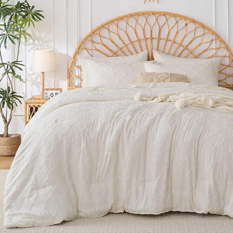 KAKKI King Comforter Set up to 17% off Deal